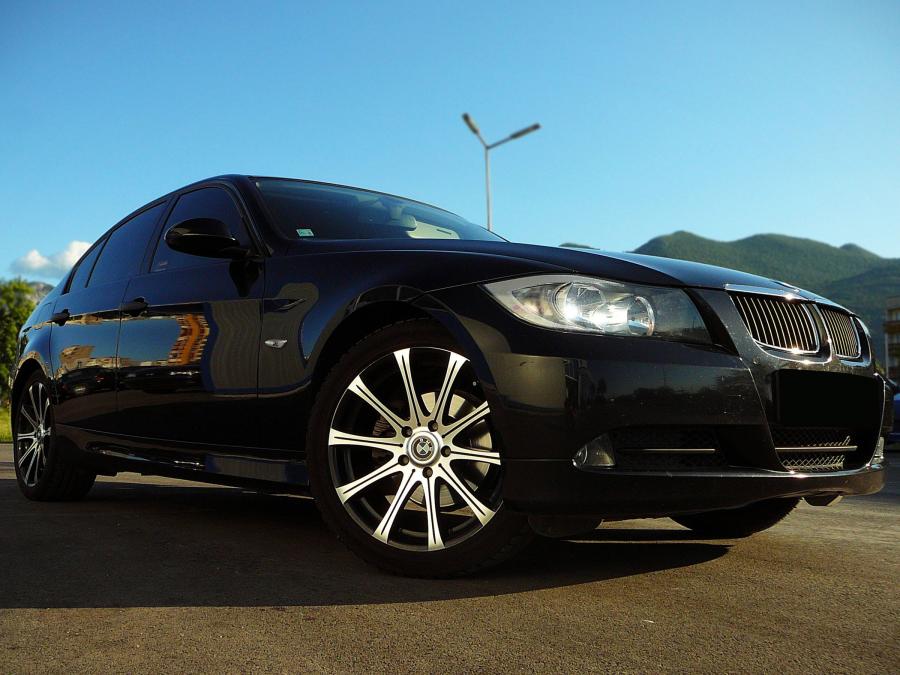  BMW 320d 2007 года  (фото 10 из 15)